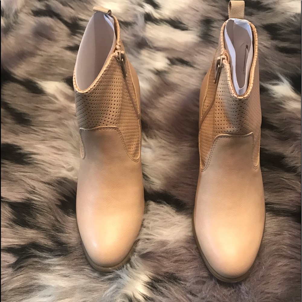Women grace booties tan in color